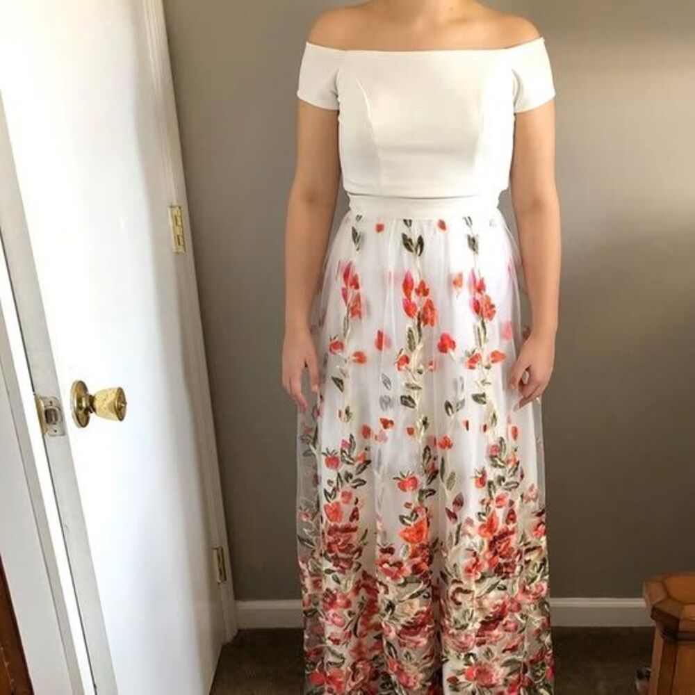 Dress - Picture 3 of 3